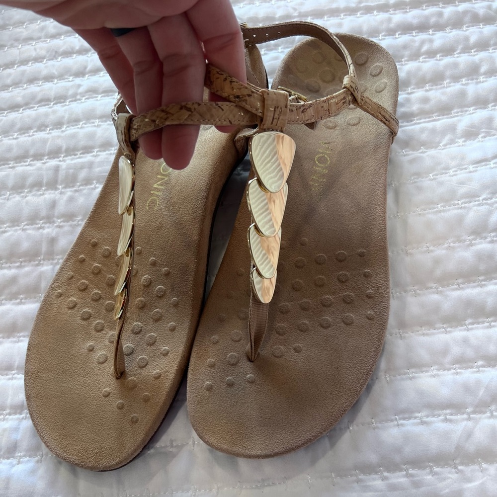EUC VIONIC gold and tan sandal.